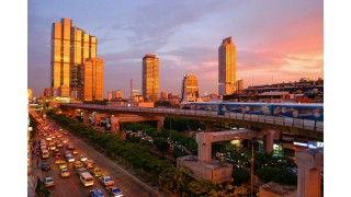 Bangkok với những cung điện lung linh, những trung tâm mua sắm và những buổi biểu diễn nhạc nước đẹp đến nín thở